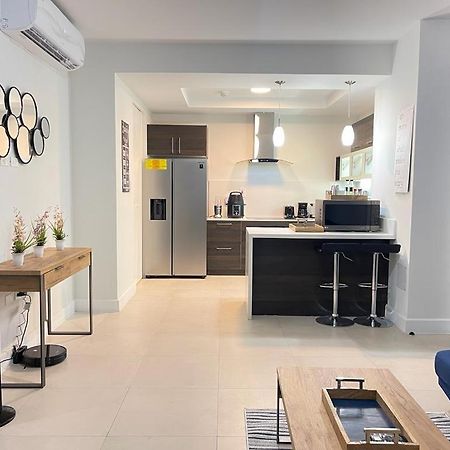 Parkhurst Lux Condo Near Devon House Кингстън Екстериор снимка