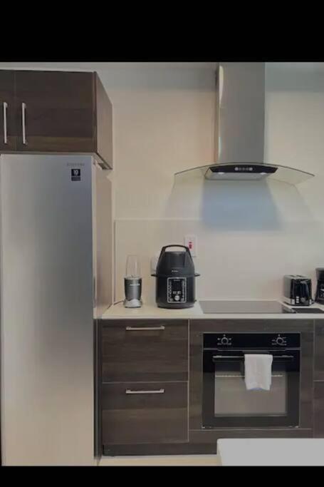 Parkhurst Lux Condo Near Devon House Кингстън Екстериор снимка