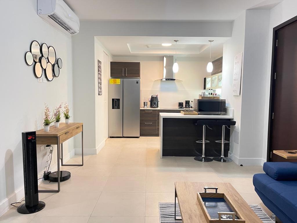 Parkhurst Lux Condo Near Devon House Кингстън Екстериор снимка