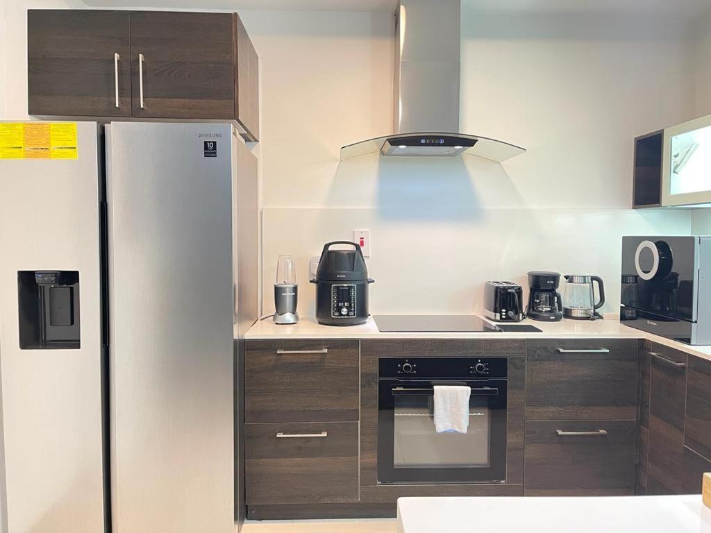 Parkhurst Lux Condo Near Devon House Кингстън Екстериор снимка